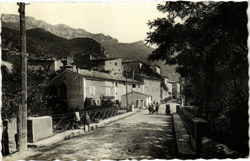 Carte postale ancienne Chatillon-en-Diois - Entrée du Pays à Châtillon-en-Diois