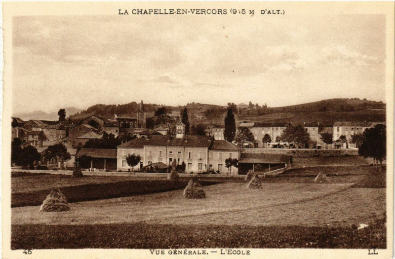Carte postale ancienne La Chapelle-en-Vercors (9.5 m. d'Alt) - Vue générale - L'Ecole à La Chapelle-en-Vercors