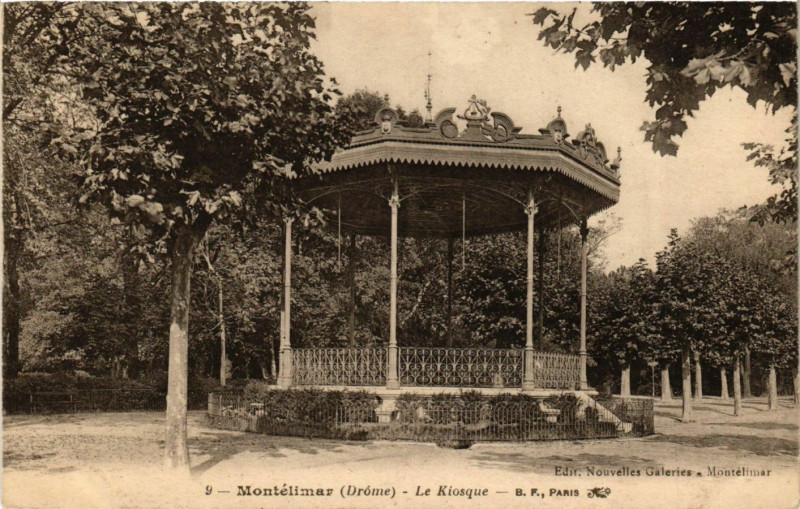 Carte postale ancienne Montelimar - Le Kiosque à Montélimar