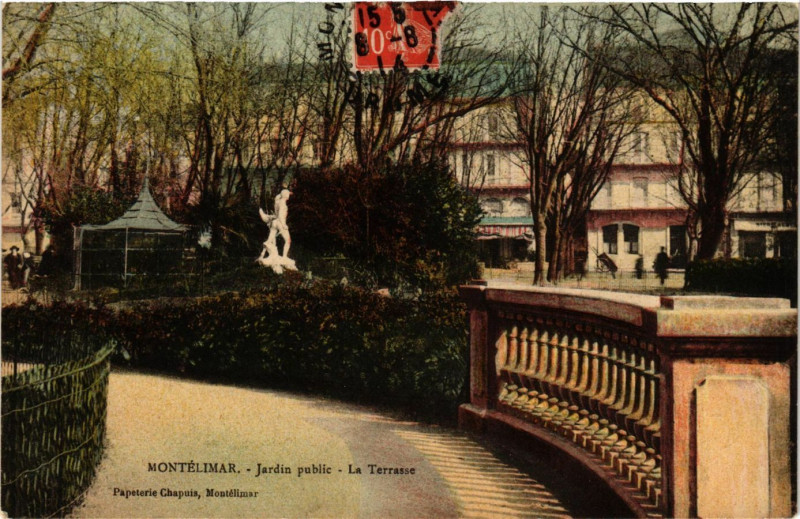 Carte postale ancienne Montelimar - Jardin public - La Terrasse à Montélimar
