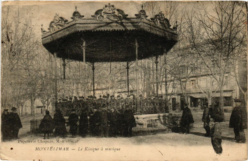 Carte postale ancienne Montelimar - Le Kiosque a musique à Montélimar