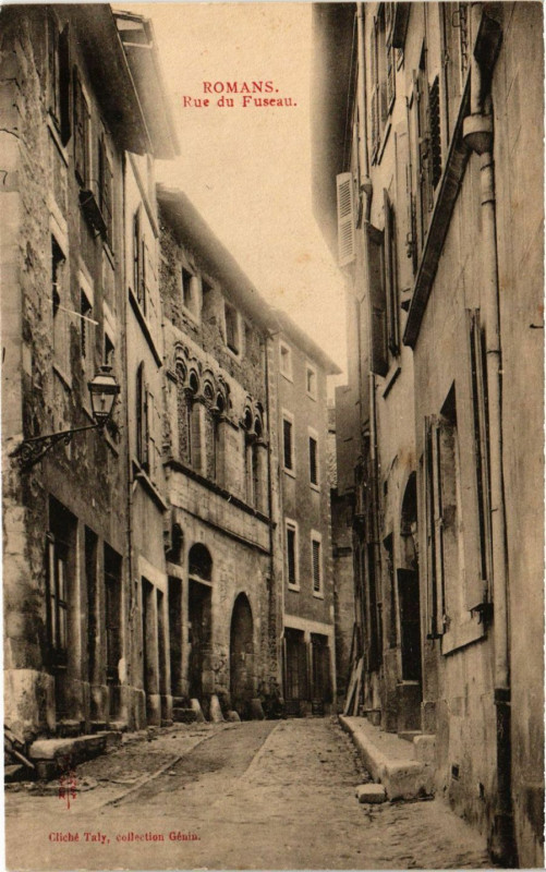 Carte postale ancienne Romans - Rue du Fuseau