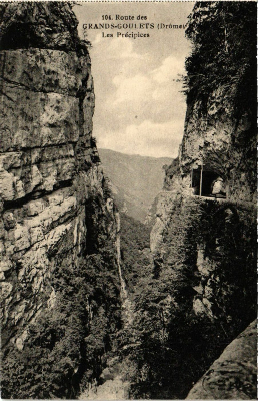 Carte postale ancienne Route des Grands-Goulets (Drome) - Les Précipices