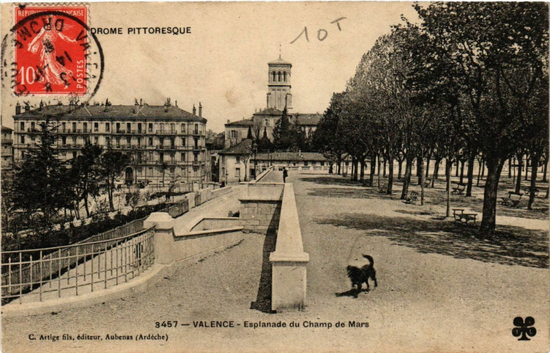 Carte postale ancienne Valence - Esplanade du Champ de Mars à Valence
