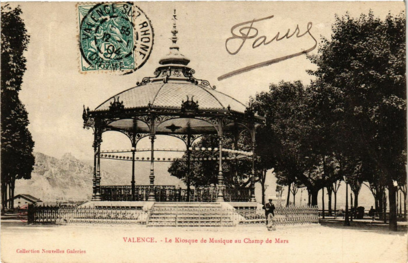 Carte postale ancienne Valence - Le Kiosque de la Musique au Champ de Mars à Valence