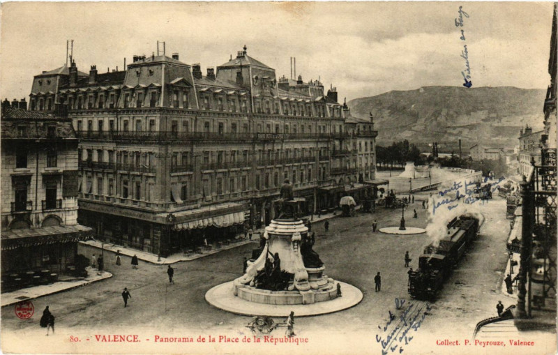 Carte postale ancienne Valence - Panorama de la Place de la République à Valence