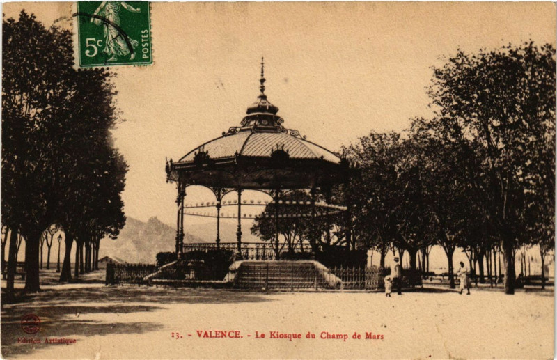 Carte postale ancienne Valence - Le Kiosque du Champ de Mars à Valence