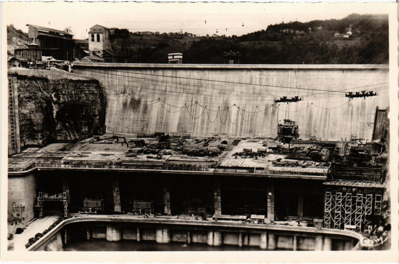 Carte postale ancienne Genissiat - Usine Transformateurs
