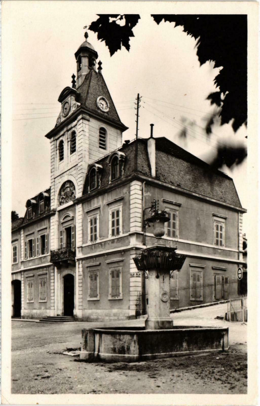 Carte postale ancienne Gex - L'Hotel de Ville à Gex