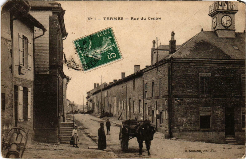 Carte postale ancienne Termes - Rue du Centre