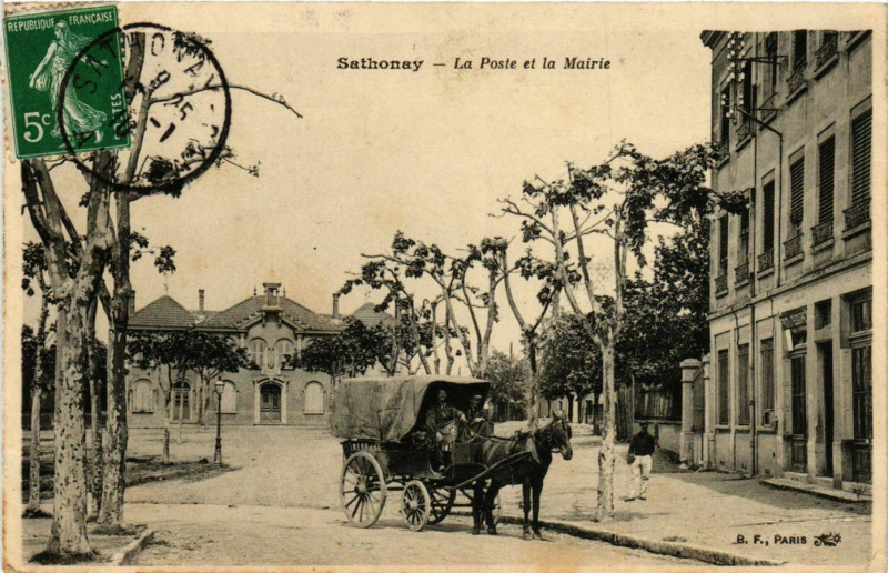 Carte postale ancienne Sathonay La Poste et la Mairie