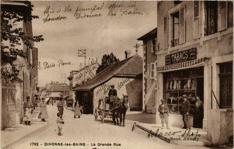 Carte postale ancienne Divonne-les-Bains La Grande Rue à Divonne-les-Bains