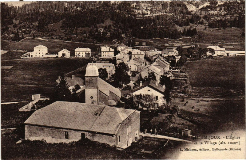 Carte postale ancienne Mijoux L' Eglise et le Village à Mijoux