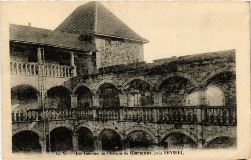 Carte postale ancienne Les Galeries du Chateau de Clermont prés Seyssel à Seyssel