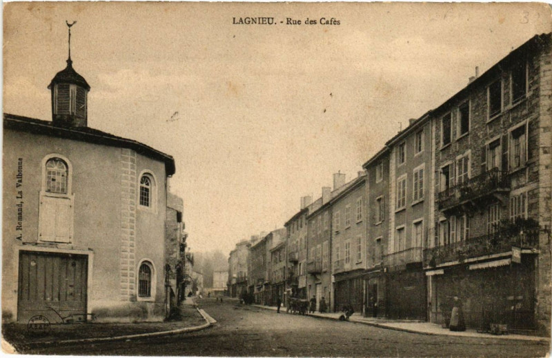 Carte postale ancienne Lagnieu Rue des Cafés à Lagnieu