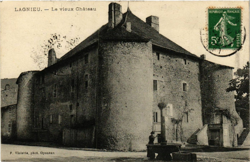 Carte postale ancienne Lagnieu Le Vieux Chateau à Lagnieu