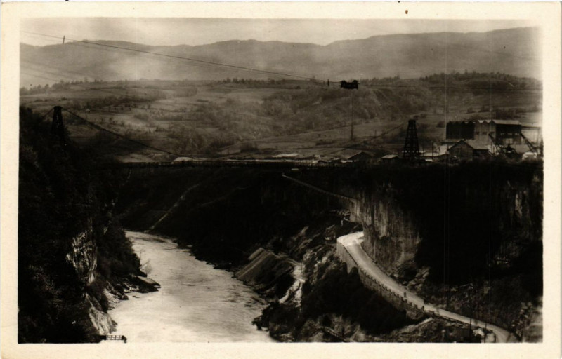 Carte postale ancienne Genissiat Barrage Passerelle sur le Rhone