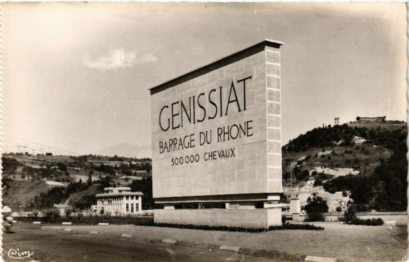 Carte postale ancienne Genissiat Barrage Monument commémoratif
