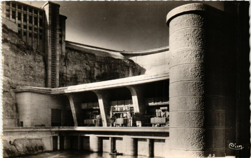 Carte postale ancienne Genissiat Centrale Léon Perrier et Batiment d'Administration