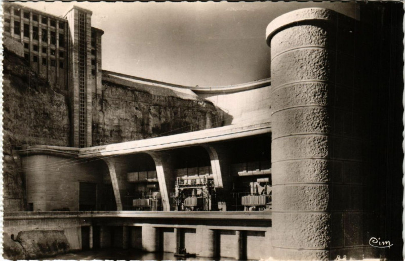 Carte postale ancienne Genissiat Centrale Léon Perrier et Batiment d'Administration