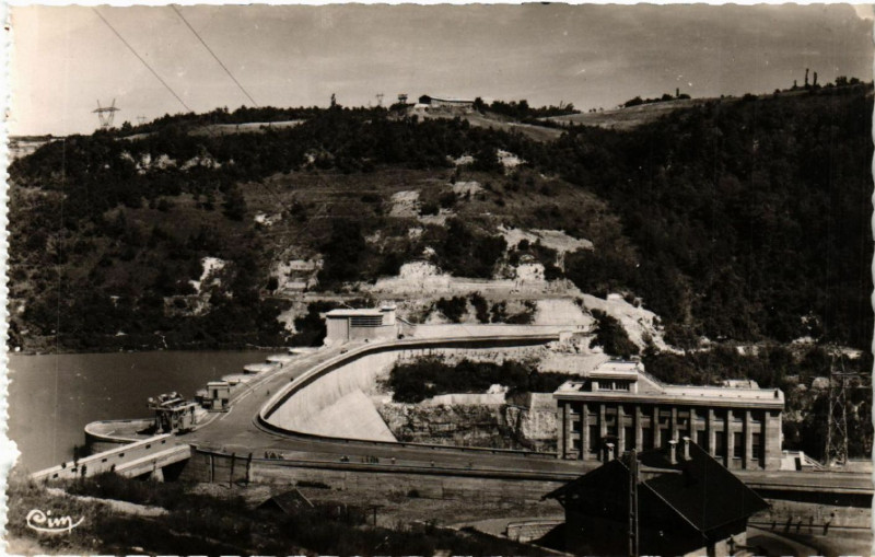Carte postale ancienne Genissiat Centrale Léon Perrier Batiment Administratif