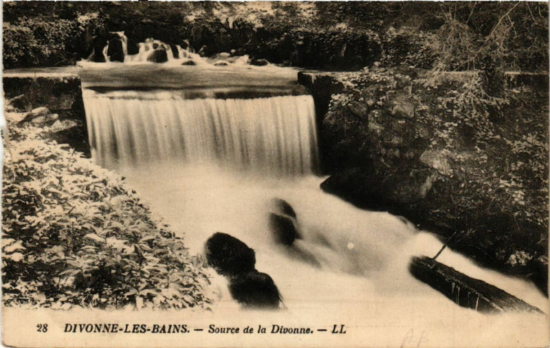 Carte postale ancienne Divonne-les-Bains - Source de la Divonne à Divonne-les-Bains