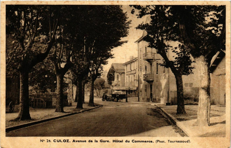 Carte postale ancienne Culoz Avenue de la Gare Hotel du Commerce à Culoz