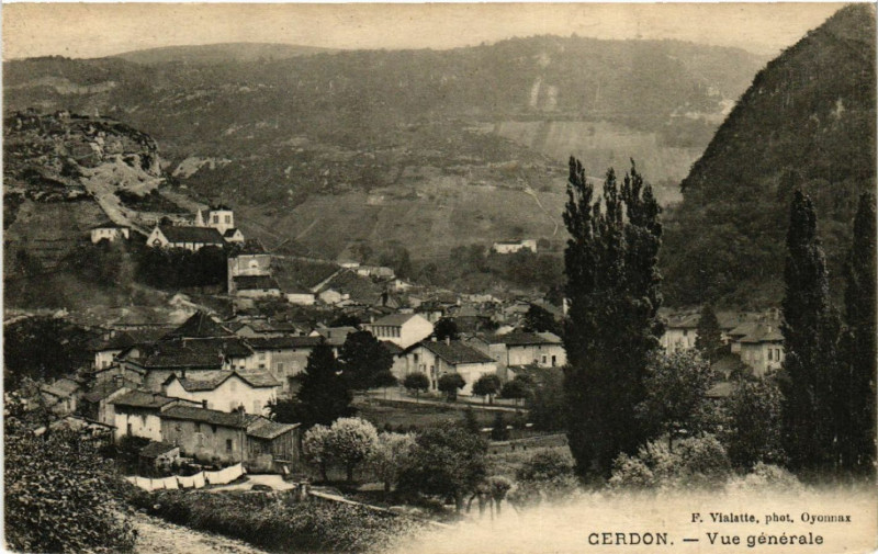Carte postale ancienne Cerdon Vue générale à Cerdon