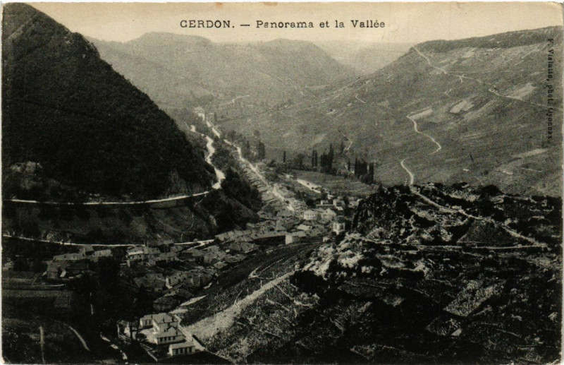 Carte postale ancienne Cerdon Panorama et le Valéée à Cerdon