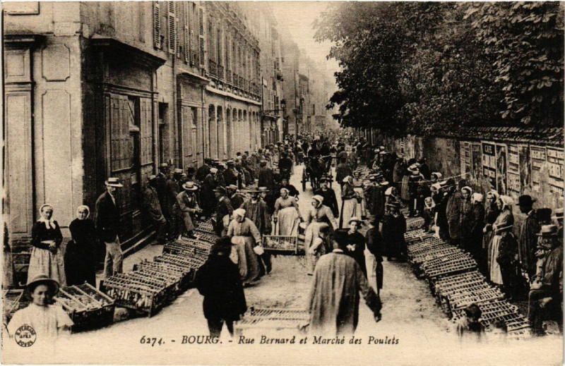 Carte postale ancienne Bourg Rue Bernard et Marché des Poulets