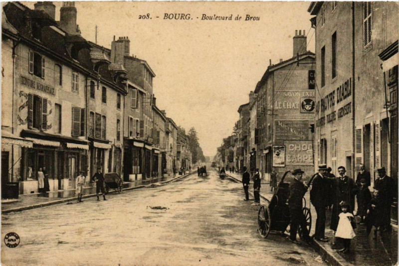 Carte postale ancienne Bourg Boulevard de Brou