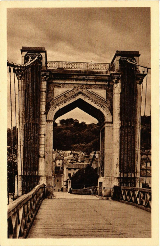 Carte postale ancienne Trevoux Le Pont à Trévoux