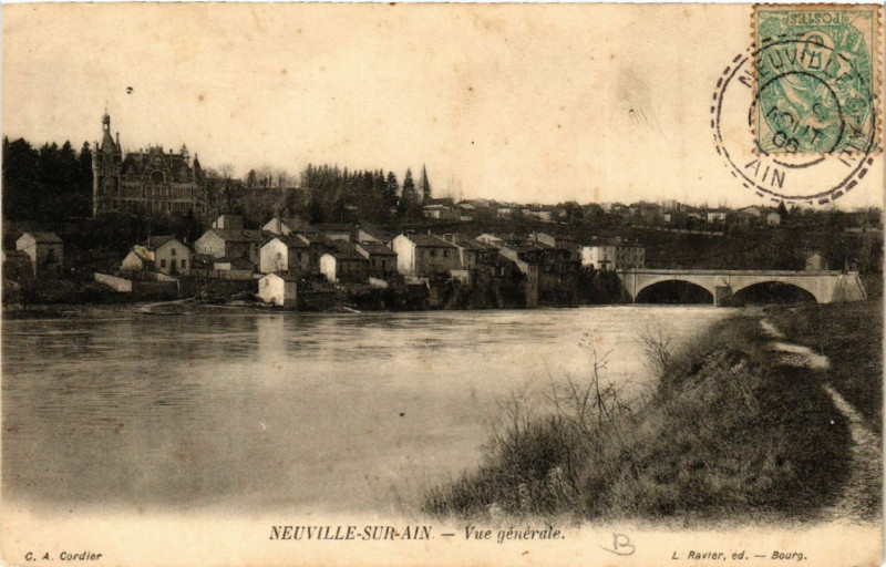 Carte postale ancienne Neuville-sur-Ain Vue générale à Neuville-sur-Ain