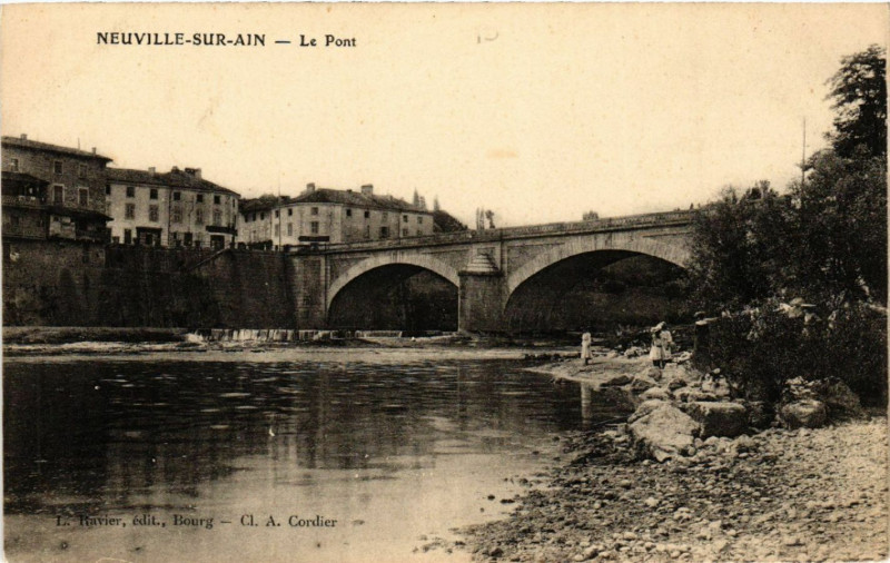 Carte postale ancienne Neuville-sur-Ain Le Pont à Neuville-sur-Ain