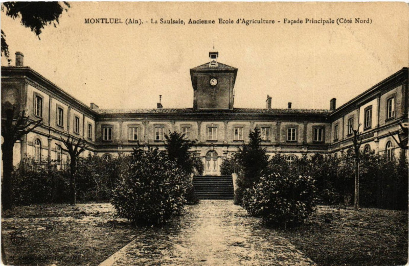Carte postale ancienne Montluel La Saulsaie Ancienne Ecole d'Agriculture à Montluel