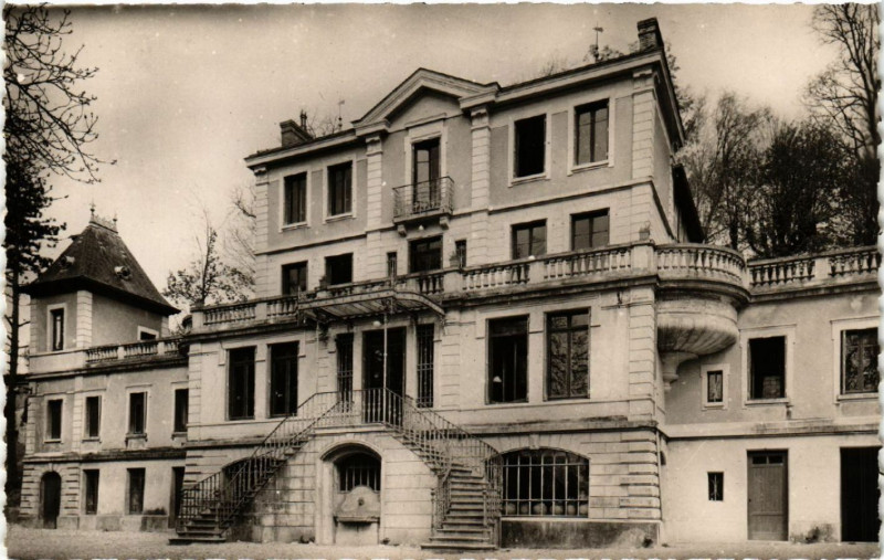 Carte postale ancienne Montluel Chateau de Bellevue à Montluel