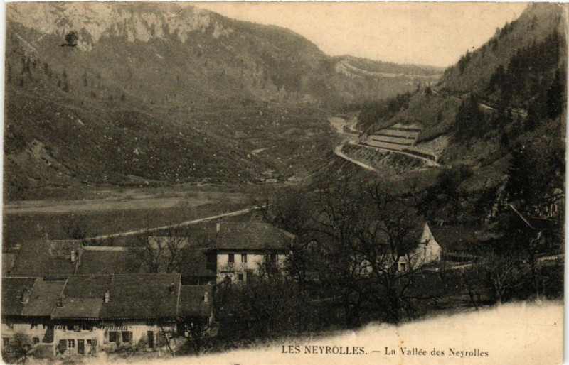 Carte postale ancienne Les Neyrolles La Vallée des Neyrolles aux Neyrolles
