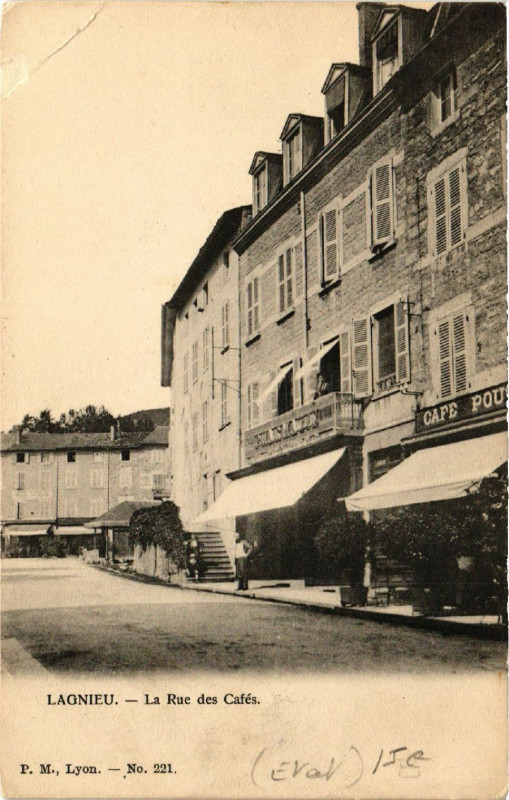 Carte postale ancienne Lagnieu La Rue des Cafés à Lagnieu