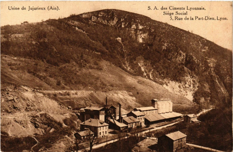 Carte postale ancienne Jujurieux Usine de Jujurieux S. A. des Ciments Lyonnais à Jujurieux