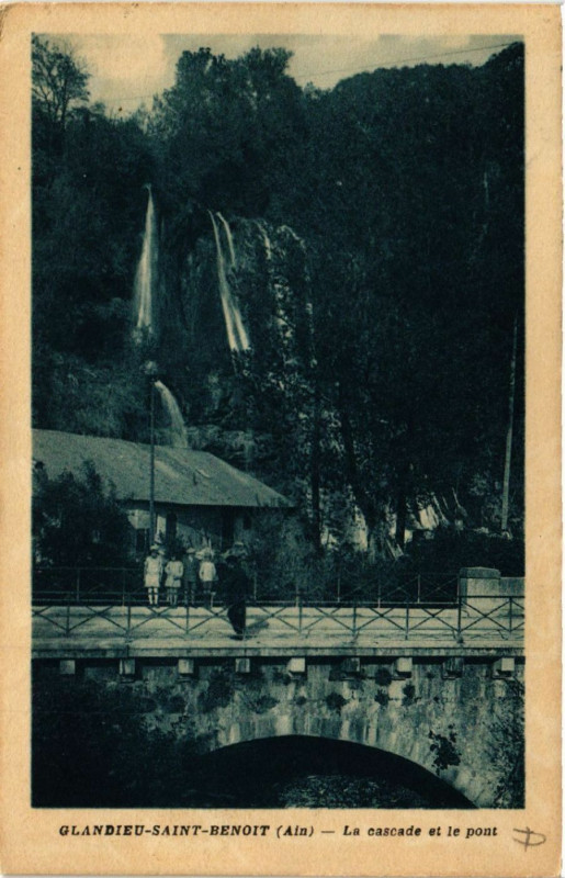 Carte postale ancienne Glandieu-Saint-Benoit La Cascade et le Pont à Groslée-Saint-Benoit