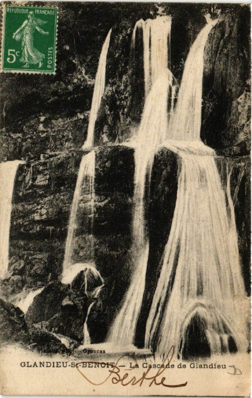 Carte postale ancienne Glandieu-Saint-Benoit La Cascade de Glandieu