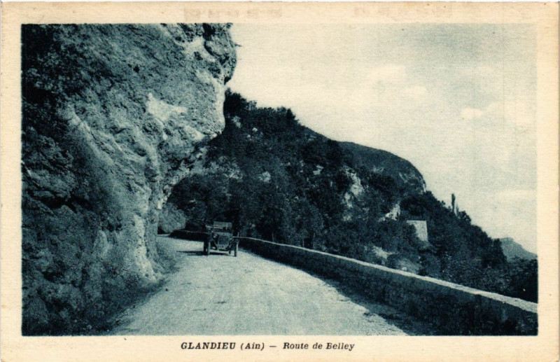 Carte postale ancienne Glandieu Route de Belley à Belley
