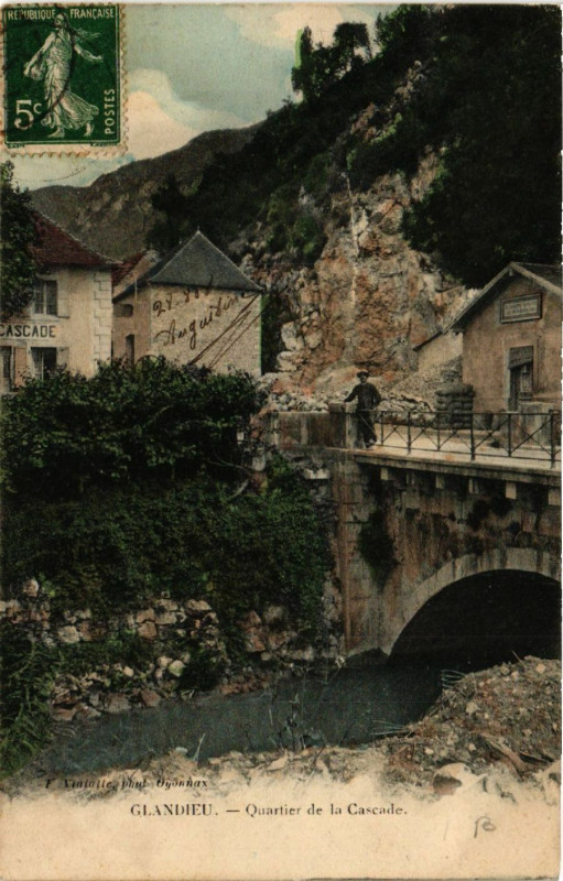 Carte postale ancienne Glandieu Quartier de la Cascade