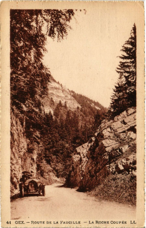 Carte postale ancienne Gex Route de la Faucielle La Roche Coupée à Gex