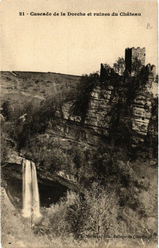 Carte postale ancienne Cascade de la Dorche et Ruines du Chateau