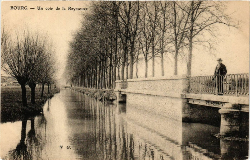 Carte postale ancienne Bourg en Bresse Un coin de la Reyssouze à Bourg-en-Bresse