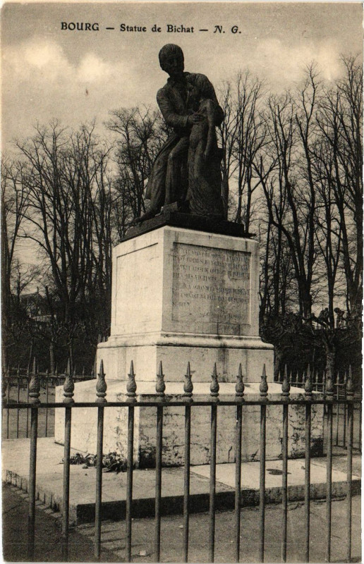 Carte postale ancienne Bourg Statue de Bichat