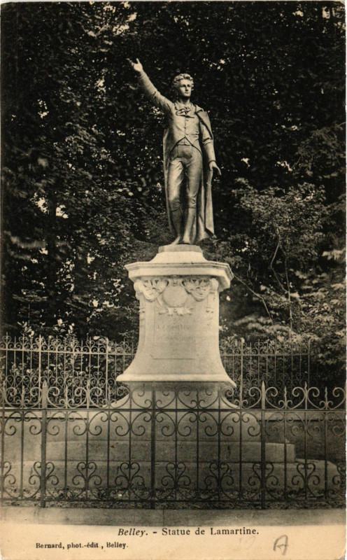 Carte postale ancienne Belley Statue de Lamartine à Belley