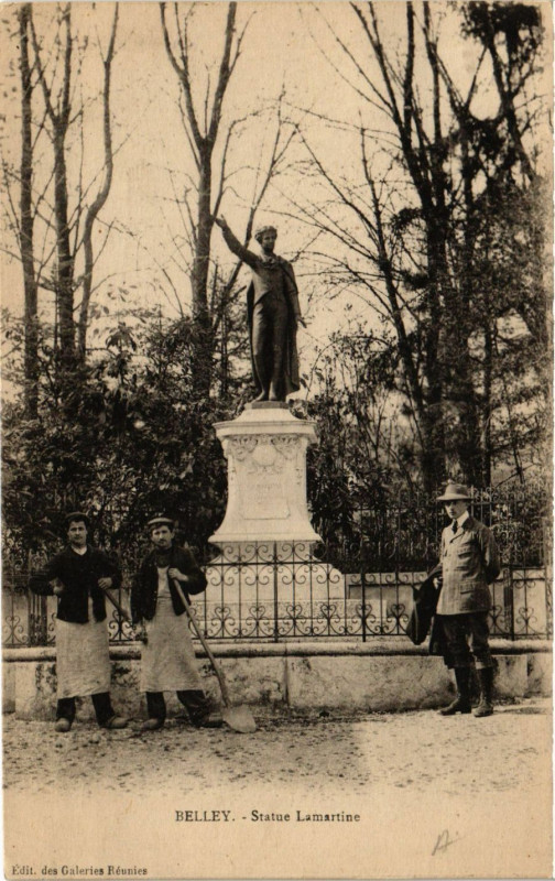 Carte postale ancienne Belley Statue Lamartine à Belley