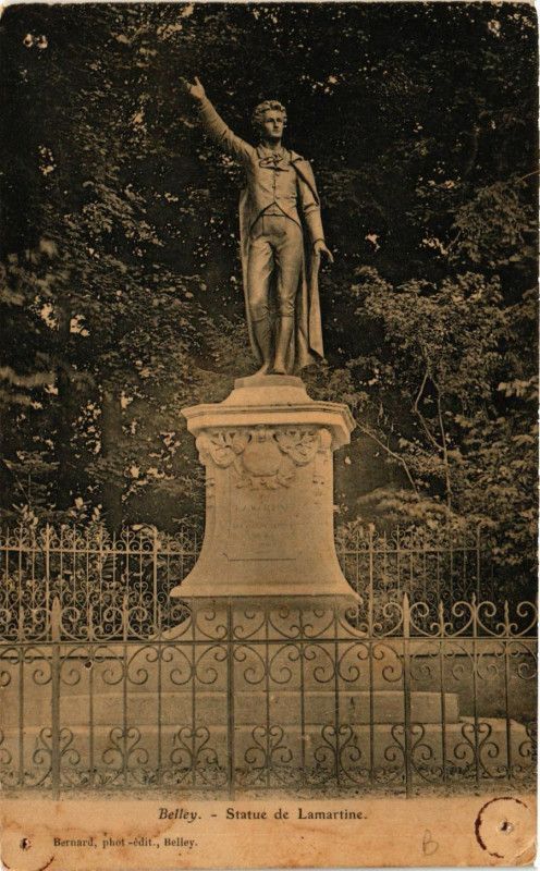 Carte postale ancienne Belley Statue de Lamartine à Belley